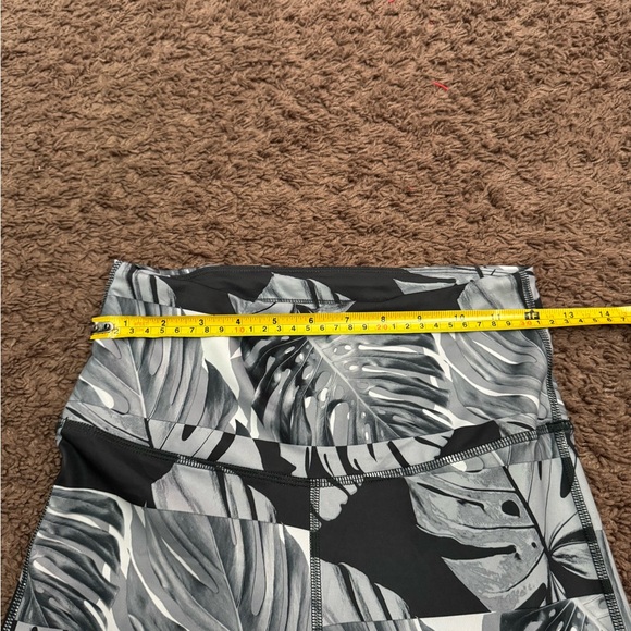 2 FOR $25Nike Dri-Fit Leaf Print Botanical Black Power Crop Leggings High Rise S - Picture 7 of 9